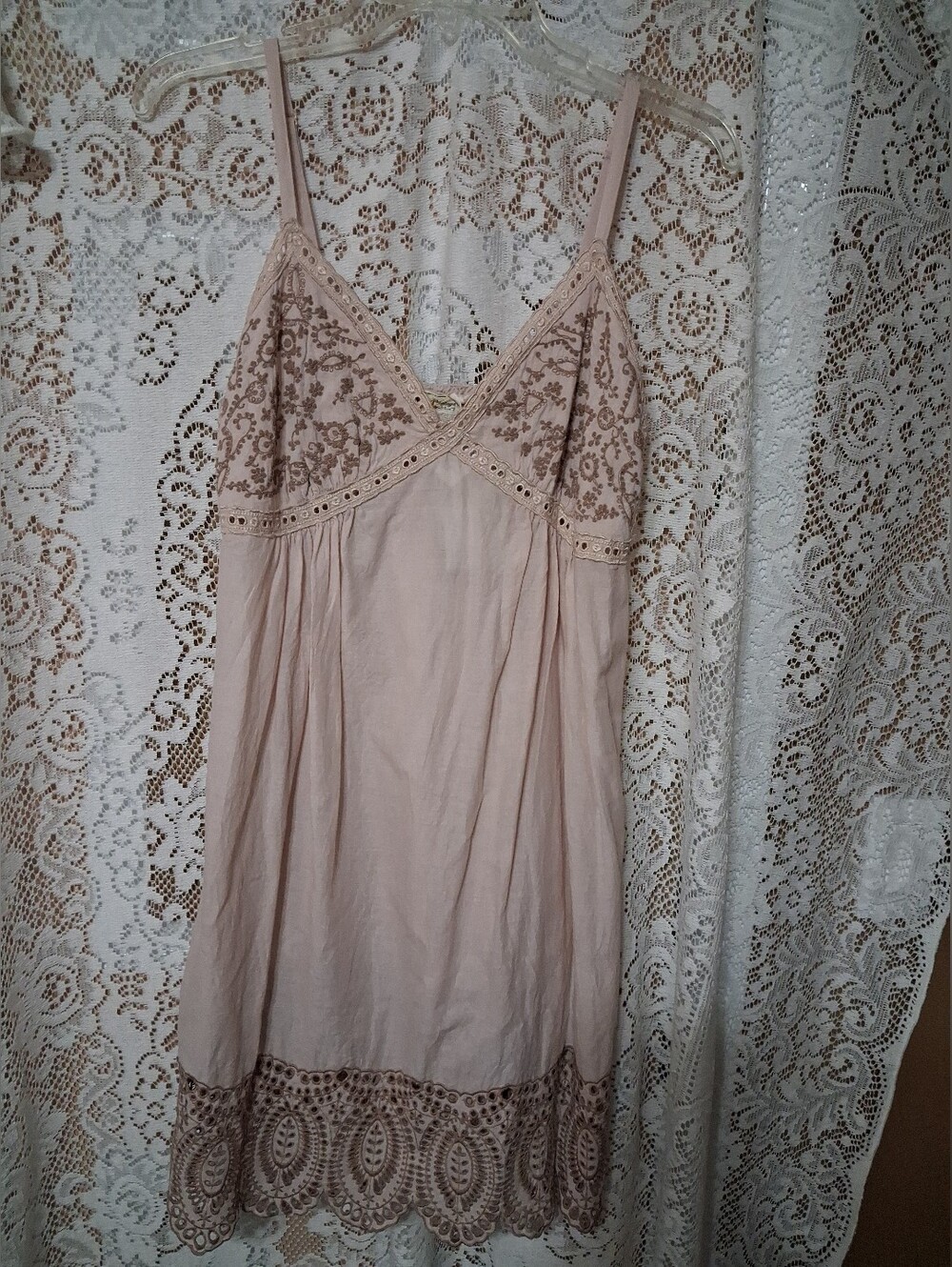 GLAM VINTAGE SOUL.  NWT. Blush Lace-Accented Spaghetti Strap Chemise